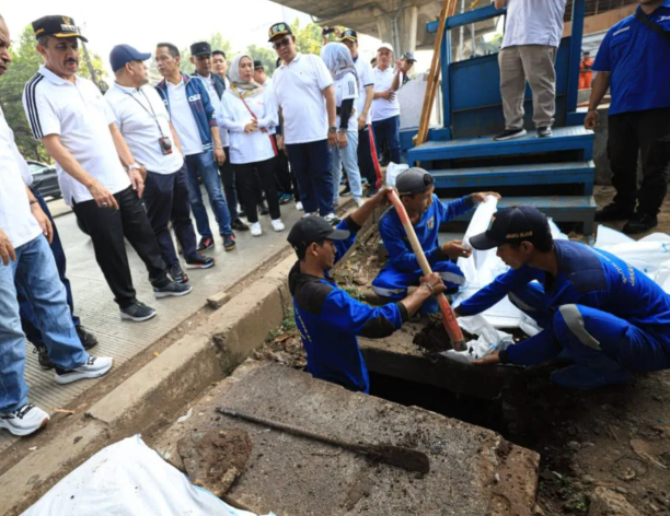 Pemkot Jaksel Keruk Kali Uangan Atasi Banjir