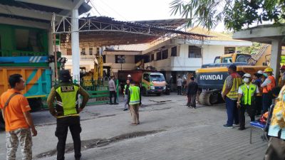 Sejumlah tim gabungan bersiaga dalam operasi SAR terhadap korban peristiwa ambruknya gedung musala pondok pesantren Al Khoziny, Kecamatan Buduran, Kabupaten Sidoarjo, Jawa Timur, Jumat (3/10/2025)/Dok.BNPB.