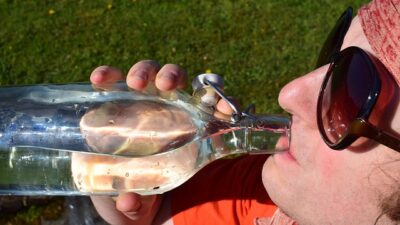 Ini Ciri-ciri Tubuh Jika Terlalu Banyak Konsumsi Air Putih